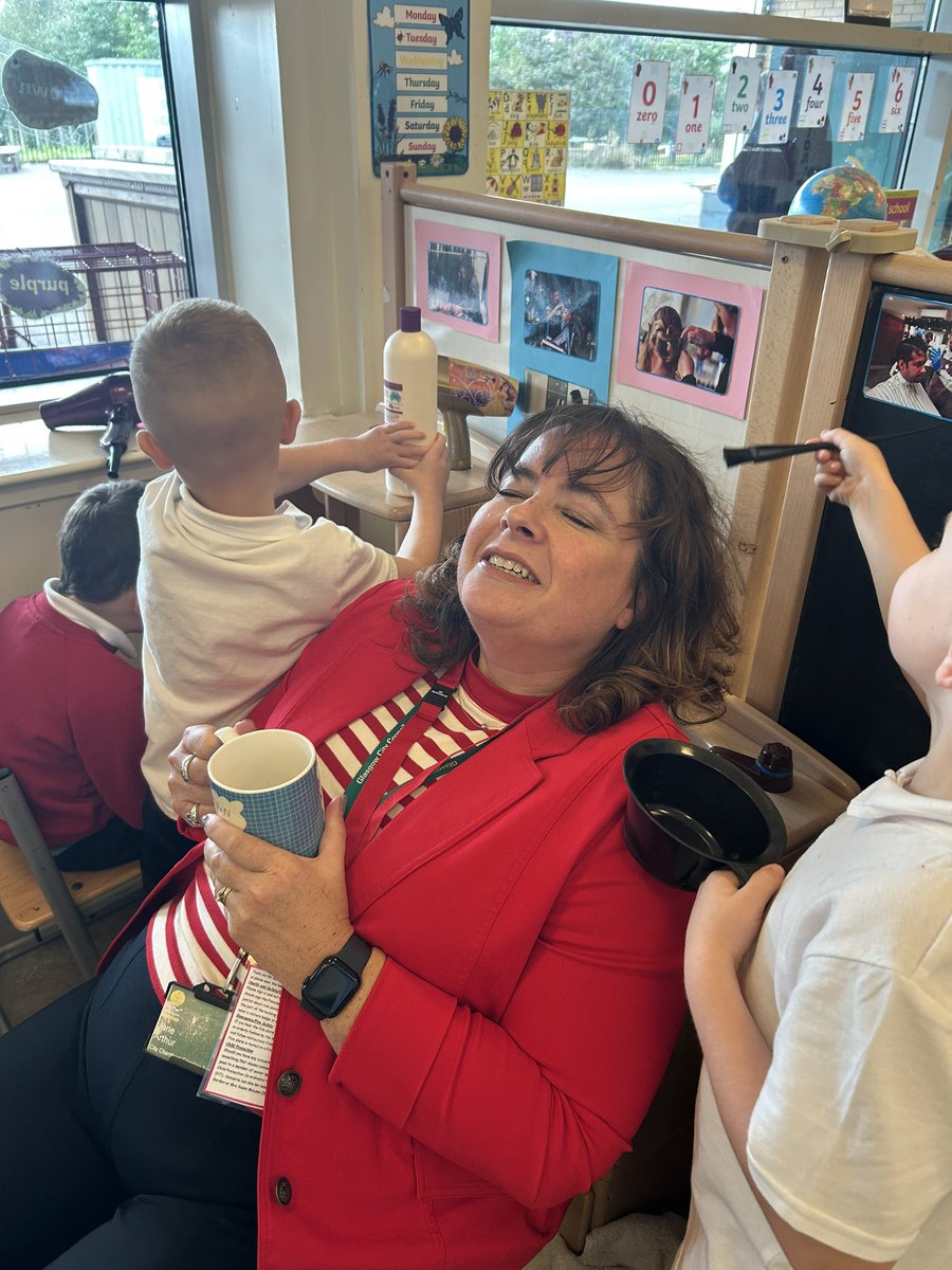 Jane_Arthur_'s tweet image. Visited the very busy hairdressing salon @AultmoreParkPri Primary 2 today 💇🏻♀️ I was treated to a much needed colour & blow dry. The service was outstanding & I enjoyed a cup of tea & all of the #talkingandlistening too #play #literacy @Doug_GCC @JeanMil09459364 @LouiseBallant10