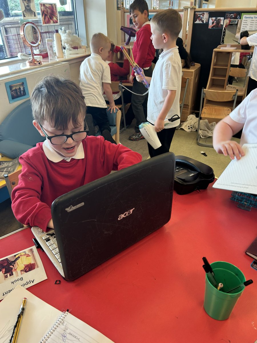 Jane_Arthur_'s tweet image. Visited the very busy hairdressing salon @AultmoreParkPri Primary 2 today 💇🏻♀️ I was treated to a much needed colour & blow dry. The service was outstanding & I enjoyed a cup of tea & all of the #talkingandlistening too #play #literacy @Doug_GCC @JeanMil09459364 @LouiseBallant10