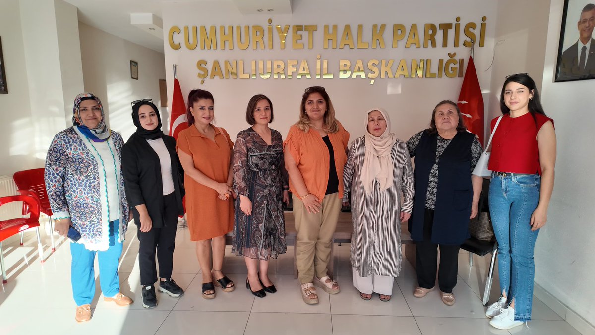 Şanlıurfa il kadın platformu bileşenleri il başkanlığımizda bizleri ziyaret etti.Kendilerine nazik ziyaretleri için çok teşekkür ediyoruz.<a href="/urfakadinlar/">Urfa İl Kadın Platformu</a> <a href="/AvYaseminGulec/">Uzm.Arb.Av.Yasemin Güleç</a> <a href="/RozerinYuksel/">Rozerin YÜKSEL</a> <a href="/yasamevikadin/">Yaşamevi Kadın</a>