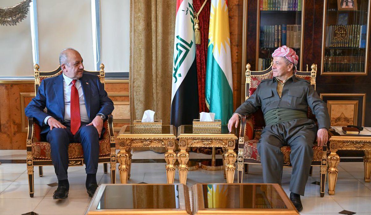 التقينا اليوم في أربيل السيد مسعود بارزاني، رئيس الحزب الديمقراطي الكردستاني، وكان لقاؤنا مثمراً وبناءً.

بحثنا عدد من الملفات السياسية ذات الاهتمام المشترك، وناقشنا أهمية تعزيز التعاون والتنسيق بين جميع القوى الوطنية لما فيه مصلحة بلدنا العزيز.

وأكدنا على أن تجاوز الأزمات