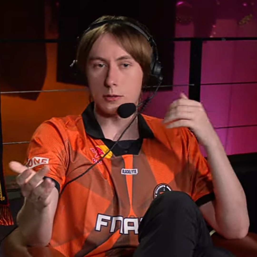 "Vi a esos marronazos enfrente y no me iba a quedar de brazos cruzados"

-Chronicle en rueda de prensa