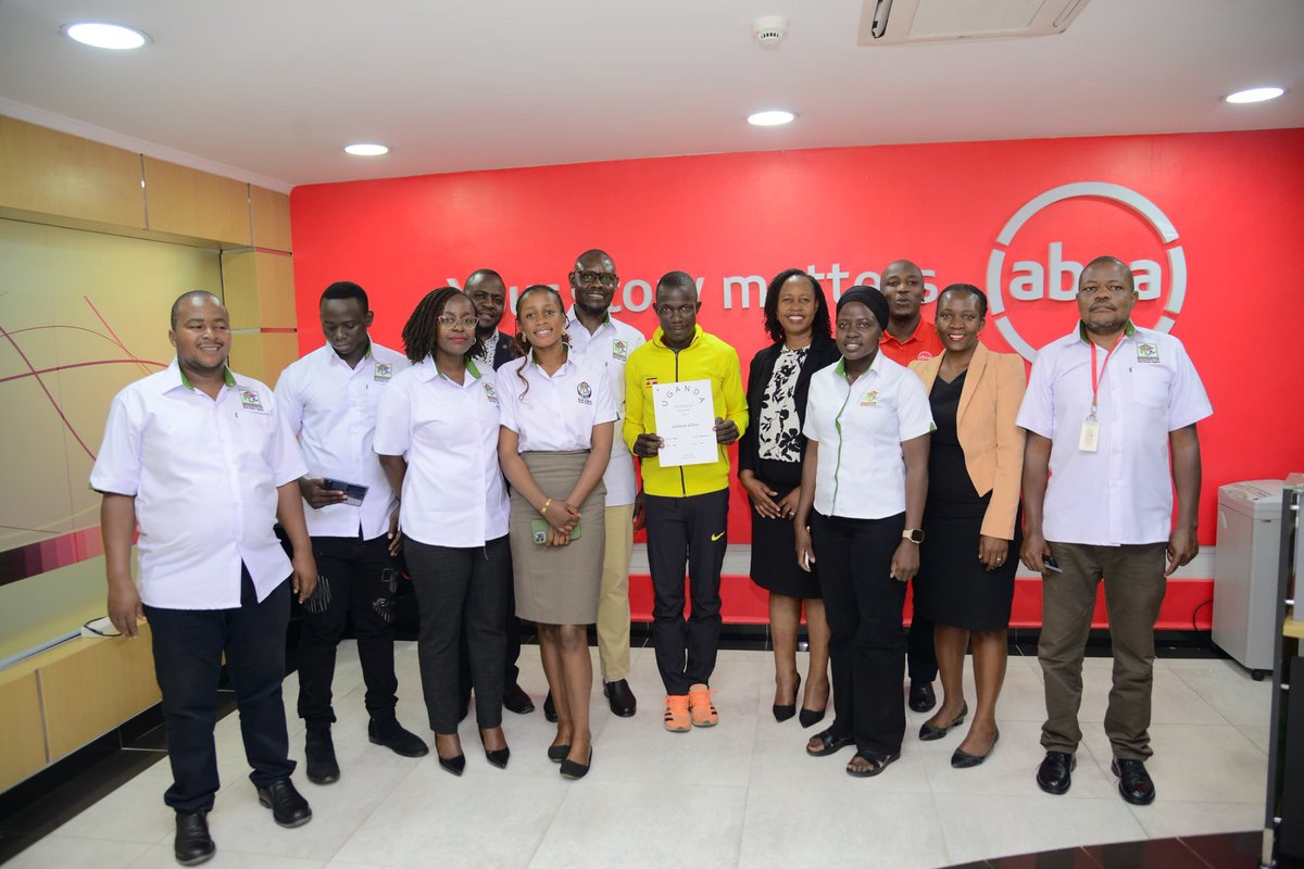 Kh3Kampala's tweet image. From Kampala’s 7 hills to Joburg’s streets, KH3’s Hash Master @WilsonAsiimwe1
 &amp;amp; Absa’s @DavidWandera
 flag off our 7 Hills Run champs for the Absa Run Your City Series, Sept 24! Running for girls’ education. Thanks @UG_Airlines
 &amp;amp; @BakaimaGroup #AbsaKH37HillsRun #RunYourCity