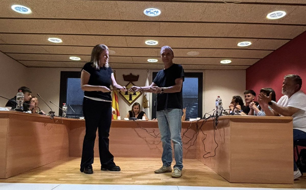 Falgàs Marco, de <a href="/JuntsXCat/">Junts per Catalunya🎗</a>, assumeix el càrrec com a nova alcaldessa de Torrelles de Llobregat.

Enhorabona alcaldessa! Faràs una gran feina.

Molta sort i encerts! Serem al teu costat i al de Torrelles de Llobregat.