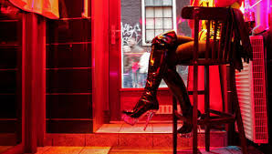 Aristipeo's tweet photo. @IvaMasson2030 Sucer pour de l'argent ou pour un poste ministerielle, cela s'appelle toujours de la prostitusion ! https://t.co/wdNHS4mf3k
