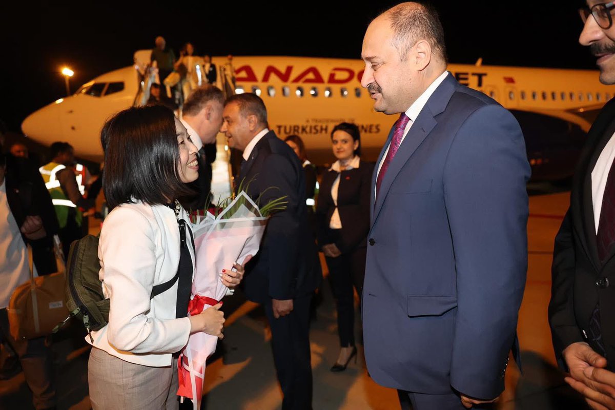 Şanlıurfa Büyükşehir Belediye Başkanımız Mehmet Kasım Gülpınar, bir dizi temaslarda bulunmak üzere ilimize gelen Japonya Altes Prensesi Akiko Mikasa’yı havalimanında karşıladı. 

Prenses Mikasa’ya şehrimize hoş geldiniz diyoruz.