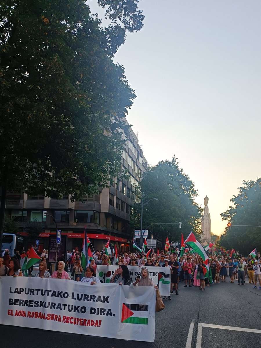 DeustuPalestina's tweet photo. Palestinaren aldeko borroka eguna.
Eusko jaurlaritza eta Espainiako gobernua konplizeak.
#FreePalestine
#PalestinaAskatu
#bilbao https://t.co/IclEMoxR7o