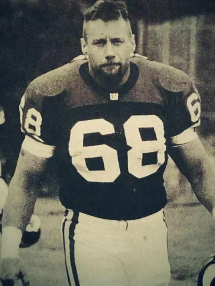 SuperStarMM68's tweet photo. Should I bring back this haircut? https://t.co/PtHaEl2iwt