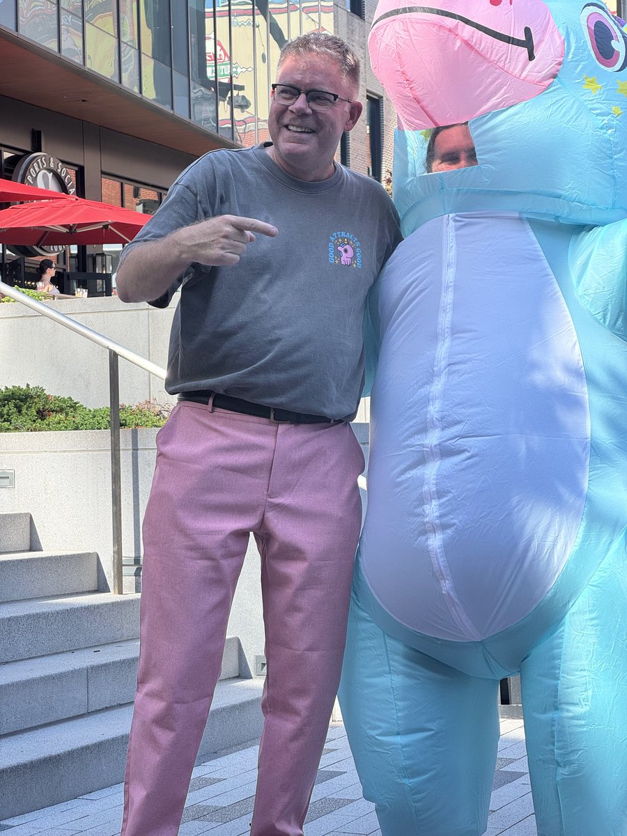 svernon88's tweet image. Tell them Queen Suzie of $UFD

Also tell @BasementRon to stop asking people #PullMyFinger 😂