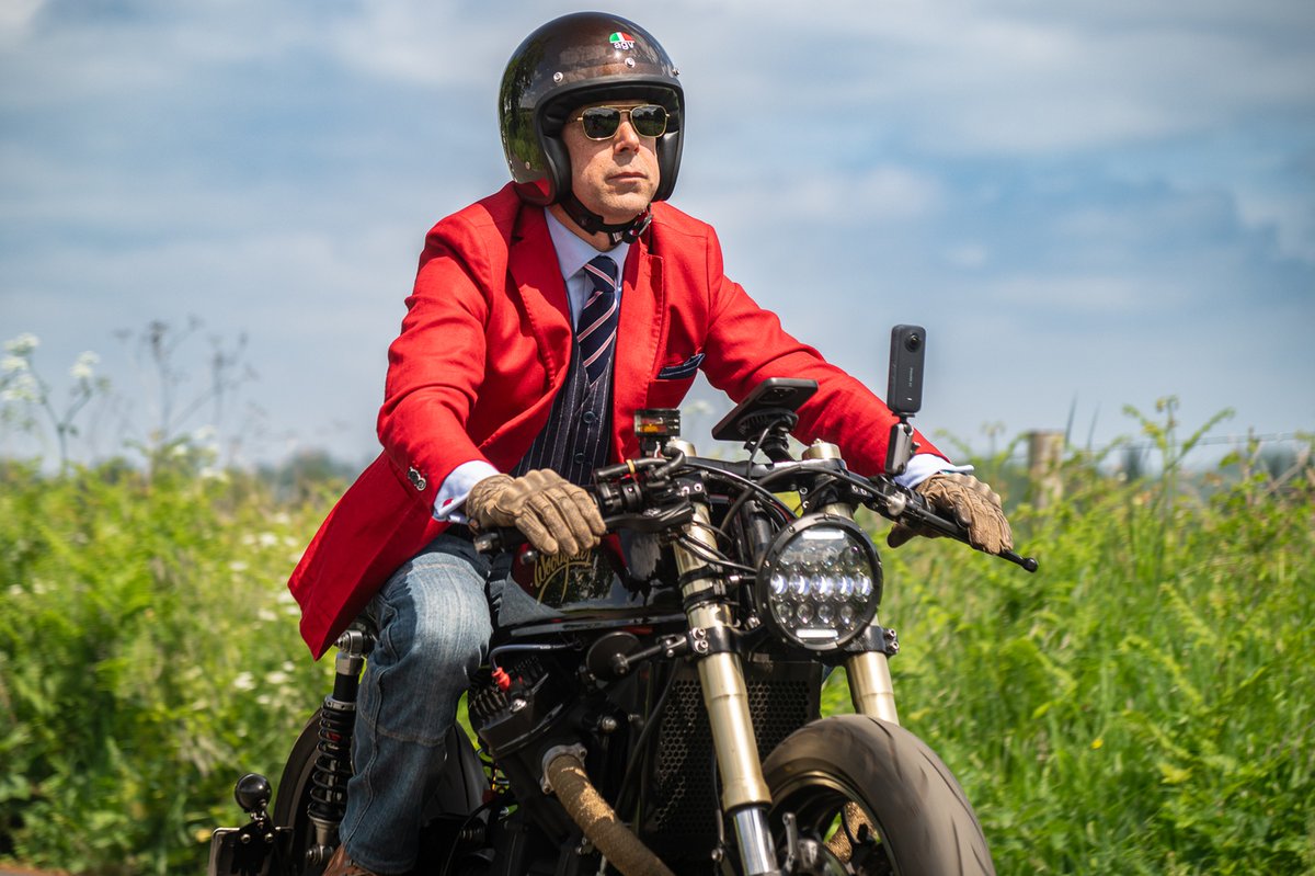 gentlemansride's tweet image. Roaring through the lush landscapes of Surrey Hills. A true gentleman never forgets his purpose—riding for men's health. 

🌍 England, Guildford - Surrey Hills  
📸 @BigMingers

#gentlemansride #dgr2025 #ridedapper #menshealth