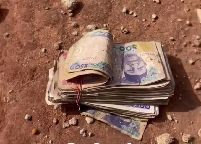 001Xtasy's tweet photo. ๐ You walk in and spot this lying on the floorโฆ whatโs your next move? ๐ค๐ฅ Be honest โ are you picking it up or walking away?
#WhatWouldYouDo #DecisionTime #TemptationTest #RealTalk #ViralQuestion #EngageNow #LetsDebate #AudienceChoice https://t.co/nAlLZbcwl5