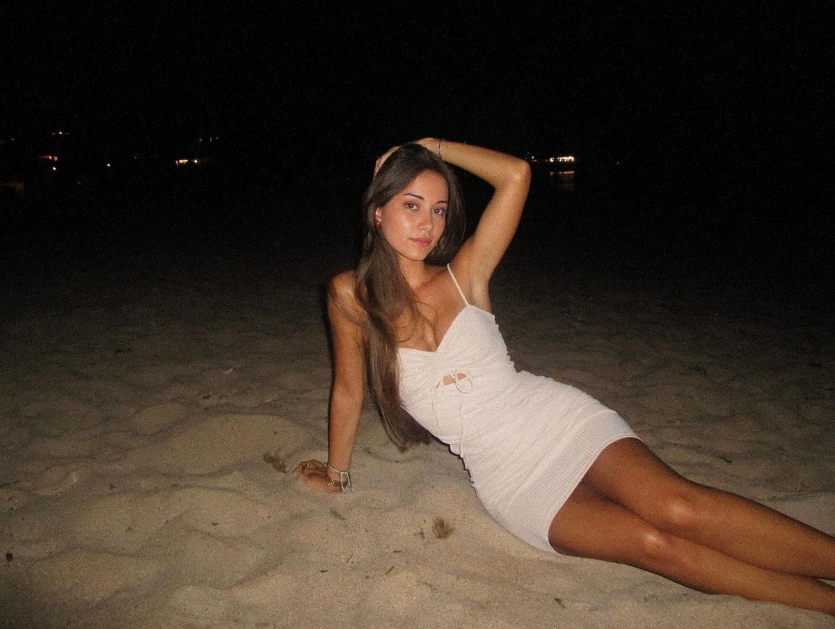 Alinacarii's tweet photo. ’hi’ if u want a free pic (real) https://t.co/JN7ysPaEmm