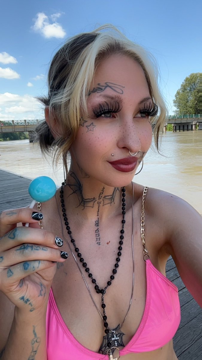 bpdbarbiedoll's tweet photo. Being bad never looked this sweet… want more? 💌 #nsfw #teaserpost #fansonly #BaddiesGoneWild #fantasy #kawaiigirl #cutegirls https://t.co/OCuidDIhtp