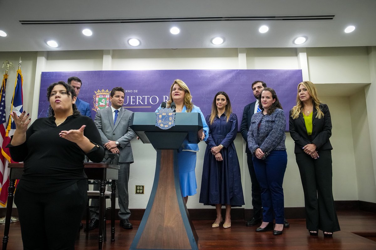 DTRHPR's tweet photo. 📚💻 En el Departamento del Trabajo y Recursos Humanos reafirmamos nuestro compromiso con la clase trabajadora.
El acuerdo entre la Gobernadora @Jenniffer y AWS ofrece adiestramientos gratuitos en nube, ciberseguridad e inteligencia artificial.
#DTRH #FuerzaLaboral https://t.co/8UqGUTWdgg