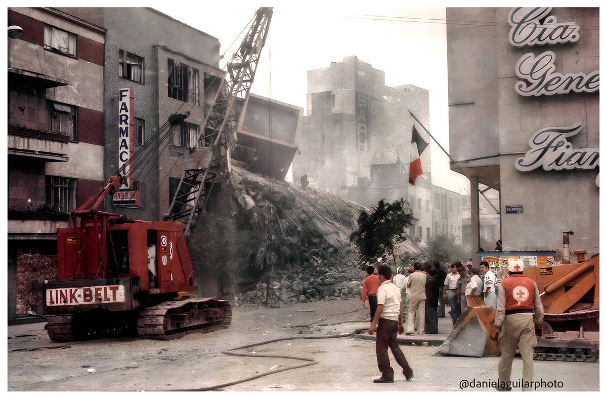 Hotel Principado, José María Iglesias, Colonia Tabacalera, Ciudad de México. Septiembre 1985. #terremoto #1985 #ciudaddeméxico #cdmx #sismo #temblor #archivo #danielaguilarfotografo #kodak #retina #40Aniversario #19sep #Tabacalera PIX📷DA