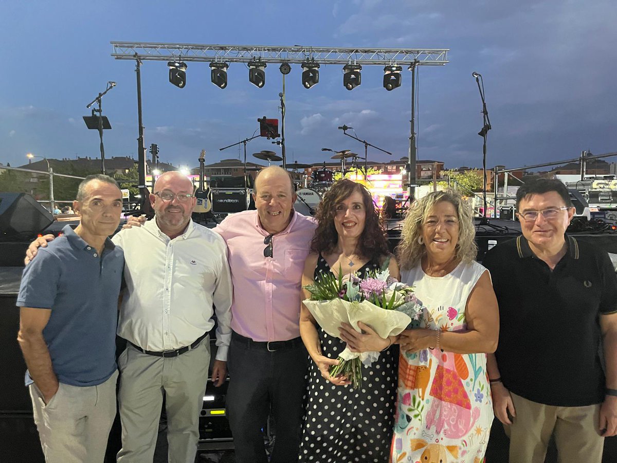 📣 Hoy se han inaugurado las fiestas de Santa Teresa con el emotivo pregón de la escritora toledana Macarena Alonso, vecina del barrio y gran defensora, desde #Toledo, de los derechos de la mujer.

¡Qué gran inicio de fiestas! A disfrutar 🎉