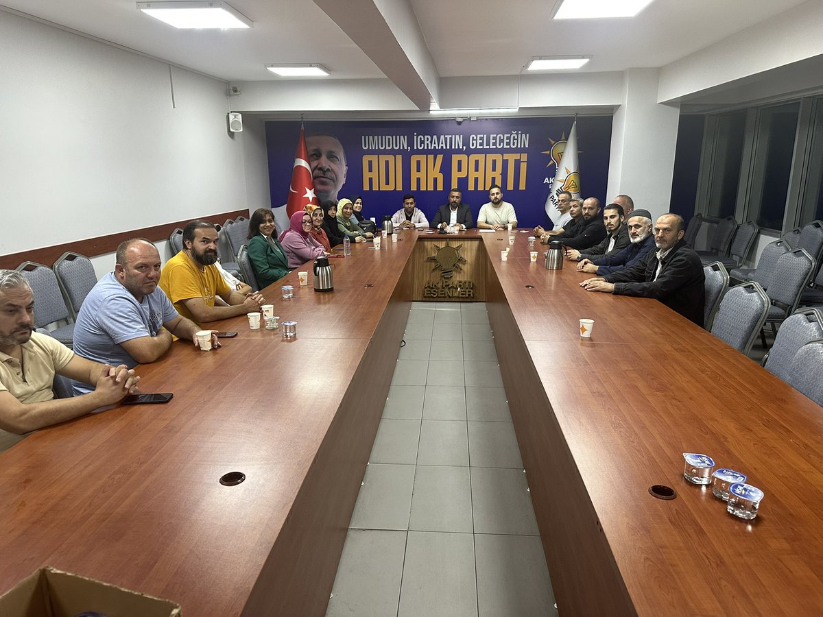 AK Parti Esenler İlçe Başkanlığı olarak, Mahalle Tanıtım ve Medya Birim Başkanlarımızla toplantımızı gerçekleştirdik.
Birlik ve beraberlik içinde çalışmalarımıza hız kesmeden devam ediyoruz.
