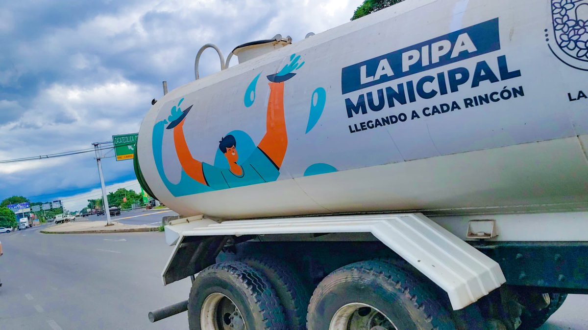 MarcelaPinedaSV's tweet photo. Nuestra pipa Municipal se dirige a San Salvador para poder apoyar las diferentes comunidades que se han visto afectada en el suministro del agua. 

Si algo caracteriza a este gobierno es que siempre trabajaremos en equipo, primero Dios se normalizará el servicio. https://t.co/zKvjrKVdBe