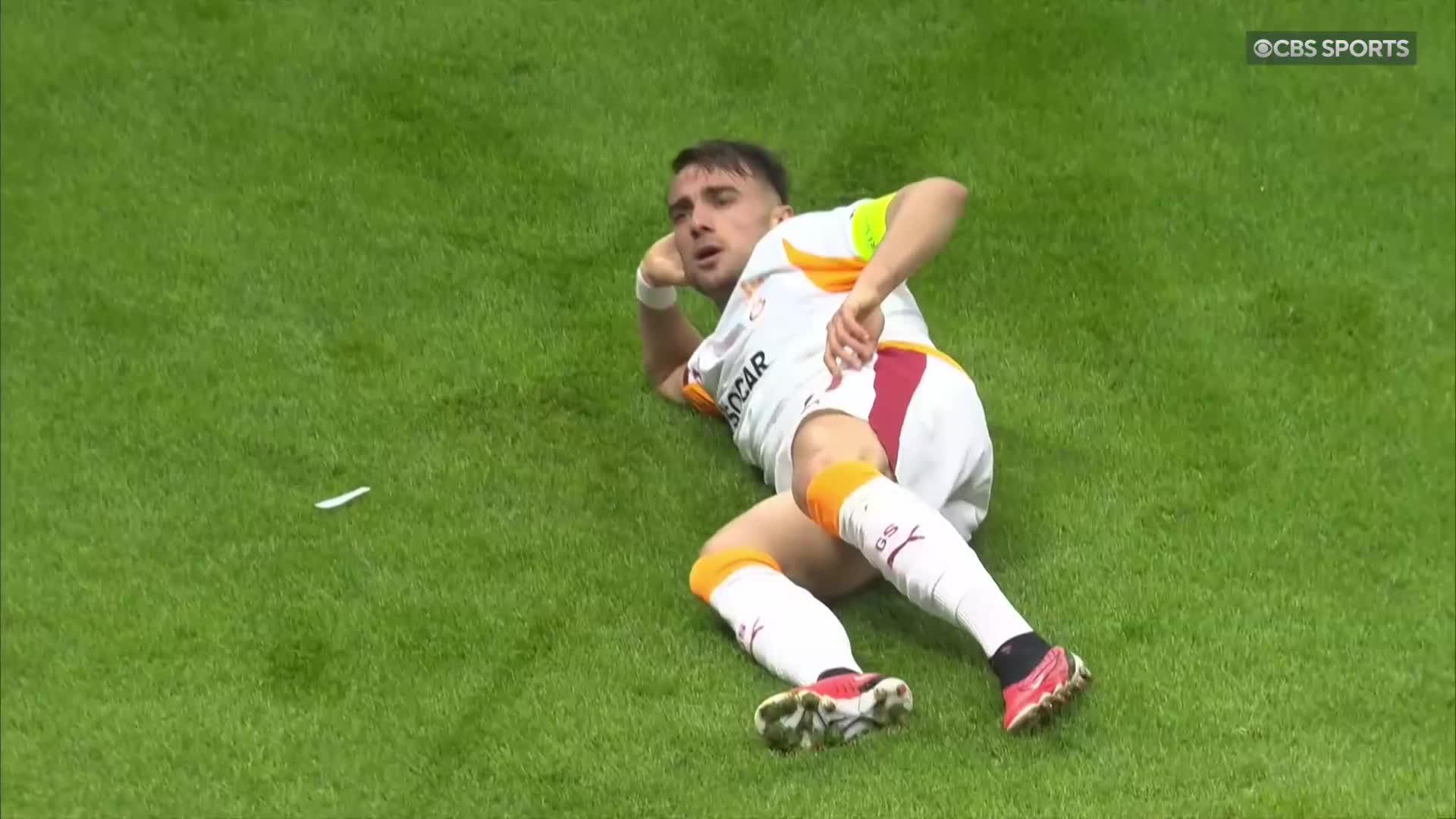 Yunus Akgün with a lovely piece of skill and finishing to give Galatasaray the lead 💥