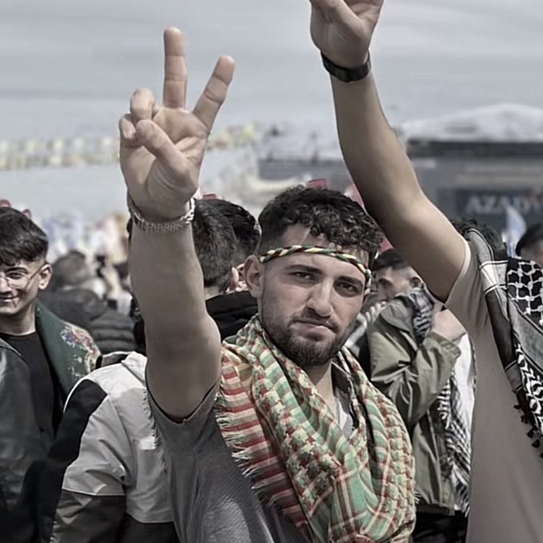 Küçük yaştaki çocuğa şiddet uygulayıp sosyal medyada paylaşan Mustafa Özdemir isimli şahıs.