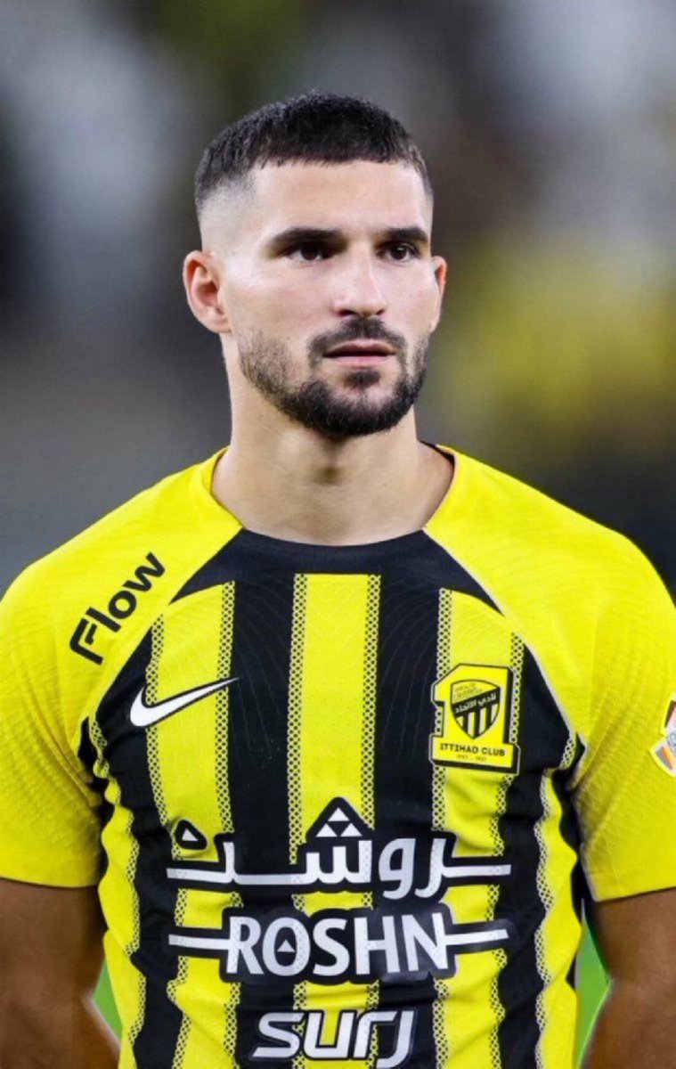 كونتي بعد الطرد سحب اقل لاعب بدنياً ..

الاتحاد بعد الطرد سحب اقل لاعب بدنياً الدقيقة 83 ..

ذا الفرق بين المدرب الشجاع .. والمدرب الجبان !