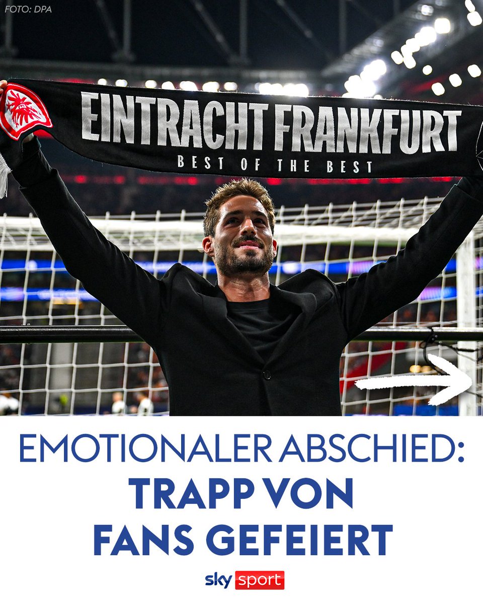 SkySportDE's tweet image. Begleitet von Sprechchören und tosendem Applaus der Fans, hat die Eintracht ihren ehemaligen Kapitän Kevin Trapp vor dem Champions-League-Spiel gegen Galatasaray verabschiedet. 🥺 

➡️ Der zum FC Paris gewechselte Torhüter erhielt als Abschiedsgeschenk die lebenslange…