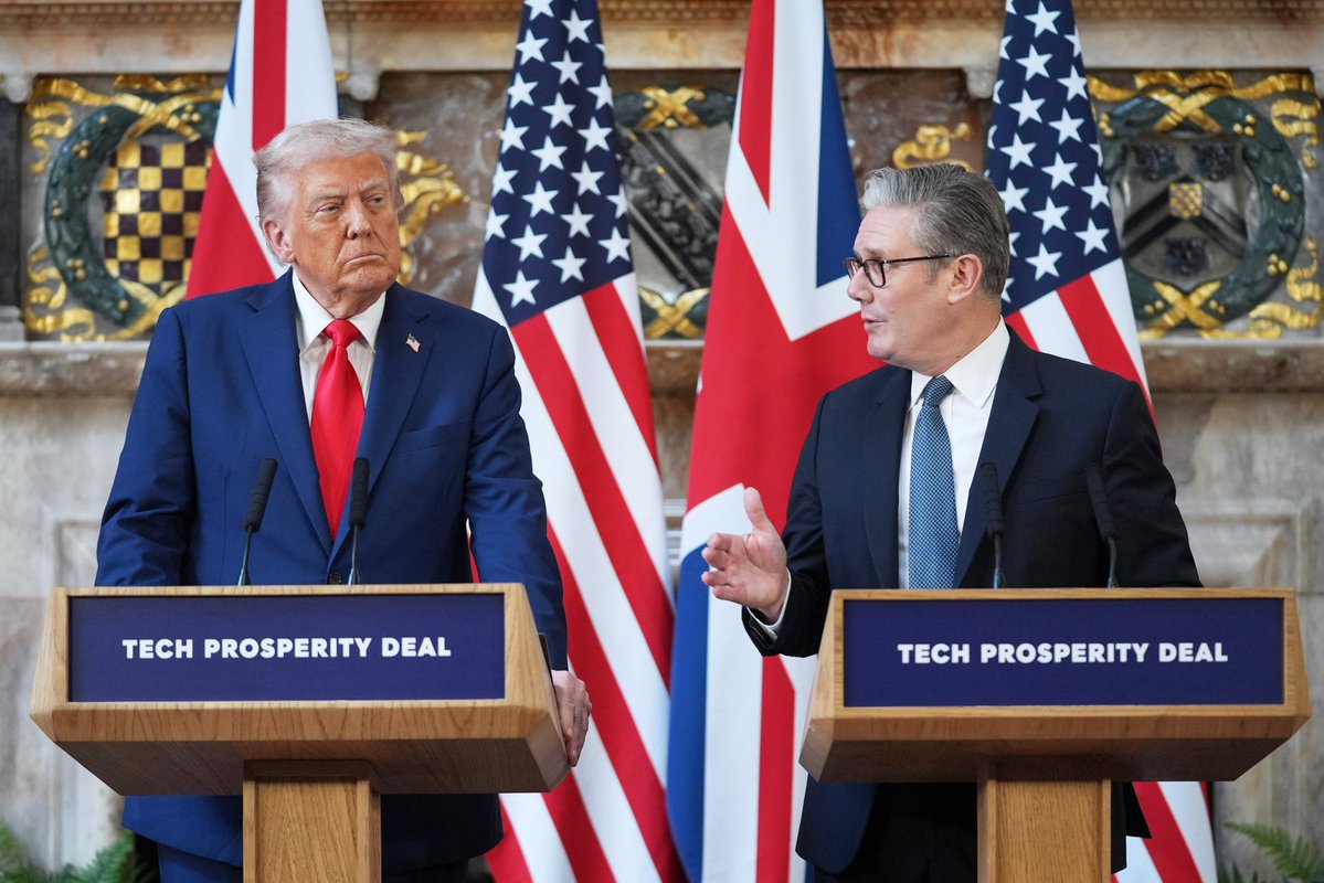 How disturbing is it that Donald Trump so clearly loves Britain much more than Keir Starmer…
It’s never been more obvious. 
He knows the Prime Minister is destroying our country from within on everything from open borders to energy. 
🇬🇧 🇺🇸