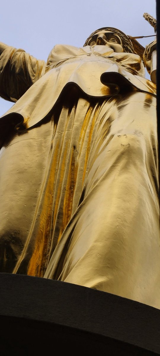 Ich weiß jetzt, was kein Engel weiß.

Der Himmel über Berlin