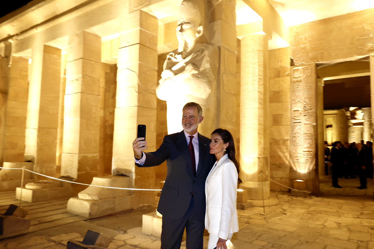 🇪🇸🇪🇬 Los Reyes Felipe VI y Letizia han visitdo el templo de Hatshepsut en Luxor, donde inauguraron la nueva iluminación diseñada por empresas españolas.
Un ejemplo de cooperación cultural que refuerza los lazos entre España y Egipto.
#Felipe6Une #Egipto