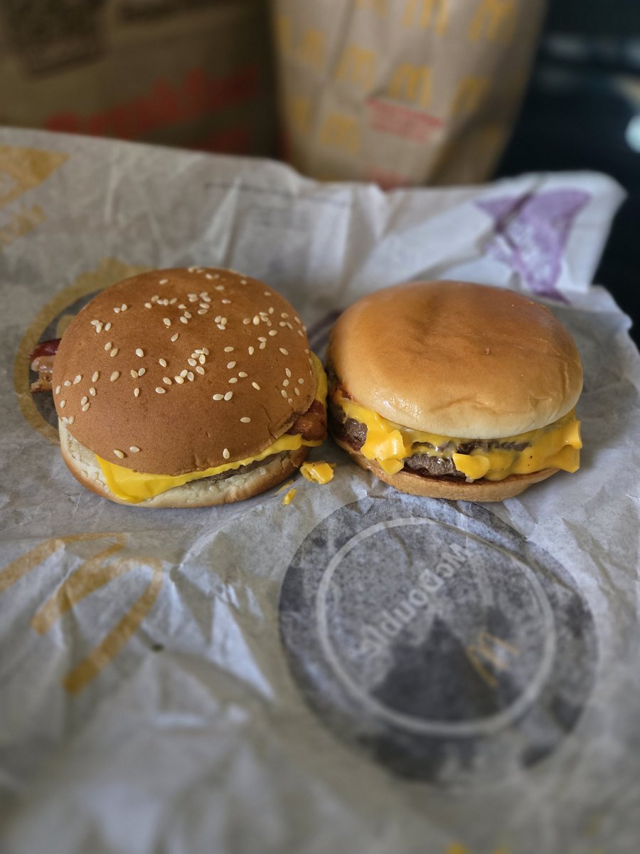 National cheeseburger day 🍔!! Had to take advantage of those deals at #BurgerKing &amp; #McDonalds 
#nationalcheeseburgerday #Foodie #Cheeseburger #Hamburger #Food