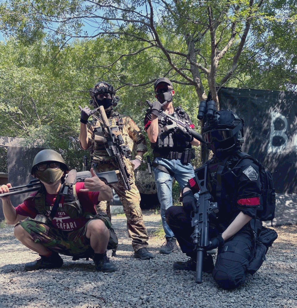 Fc7Ty's tweet photo. #サバゲー
#rpk
#sr47
スチールヘルメットは撃たれたら、ゴングが響きます。
(ヒットが分かりやすい) https://t.co/01g4P2juKo