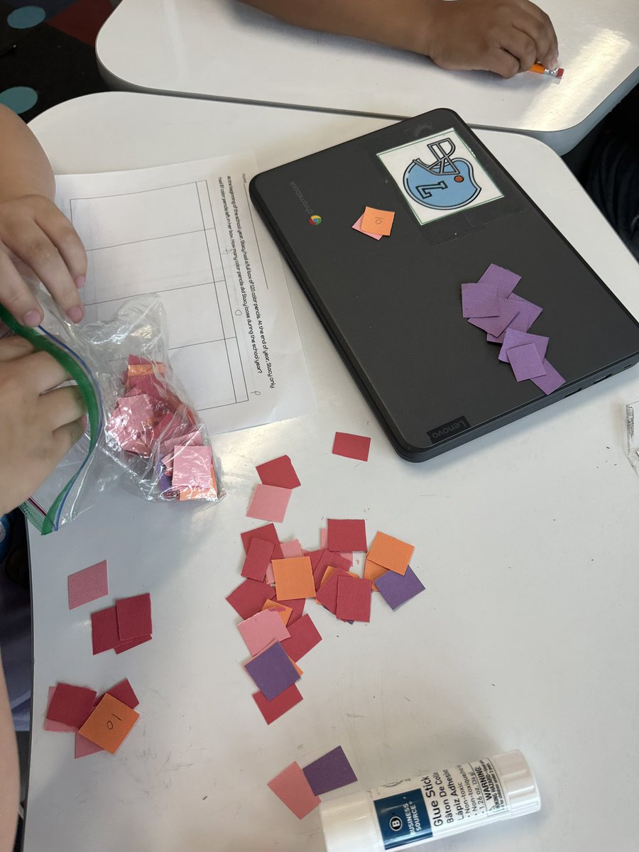 suzyinclass's tweet photo. Concrete opportunities in 4th grade📚@disdstemmath https://t.co/Q3V1Rvl8v0