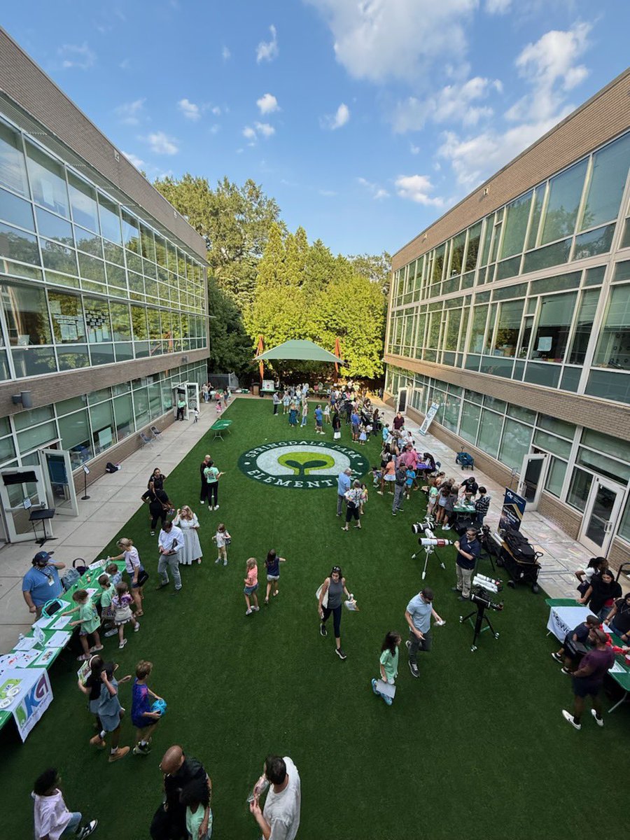 STEMbieda's tweet image. Great STEAM Night at SPARK! 🌟 So thankful for our amazing community for supporting STEAM. Huge thanks to Kristen &amp;amp; Heather from SPARK PTO for making it all possible! ❤️🐉 #SPARKWonder! Thank you @docstem for supporting @APS_SPARK