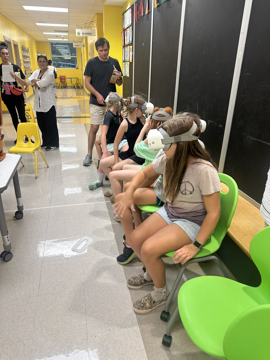 STEMbieda's tweet image. Great STEAM Night at SPARK! 🌟 So thankful for our amazing community for supporting STEAM. Huge thanks to Kristen &amp;amp; Heather from SPARK PTO for making it all possible! ❤️🐉 #SPARKWonder! Thank you @docstem for supporting @APS_SPARK