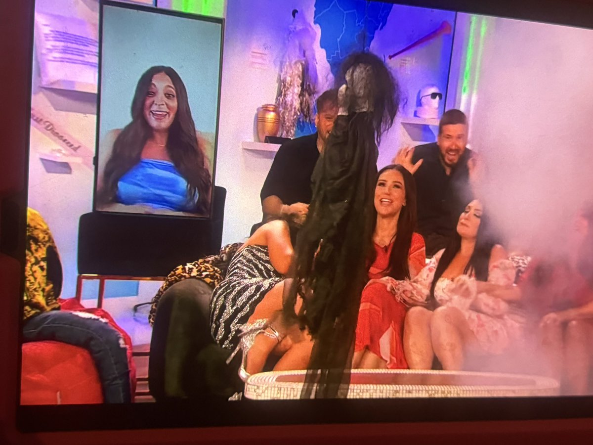 Bahaha!! They got scared. #JSFamilyVacation