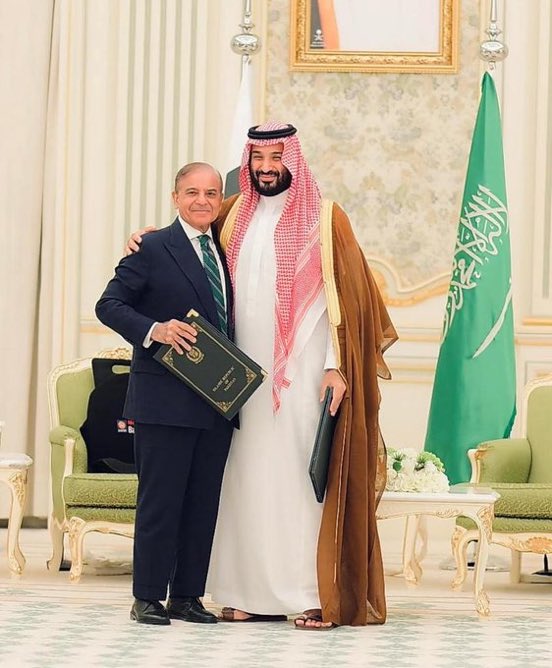 AdameMedia's tweet image. BREAKING: 

Qatar and the UAE may join the historic defense pact signed between Pakistan and Saudi Arabia. 

This would mean the gulf is now defended with nuclear weapons.