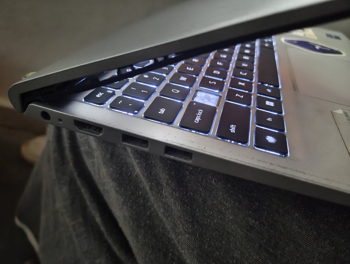 DeepakSG9's tweet photo. @Dell_IN @Dell Nice one guys. I have to pay for this laptop and also I have to pay for the hinges which I never damaged .How is it fair? guys don't buy laptop from dell.Only motive is money right now without quality.Those quality days are done way back #dell #fraud #quality https://t.co/0lQReiAhbN