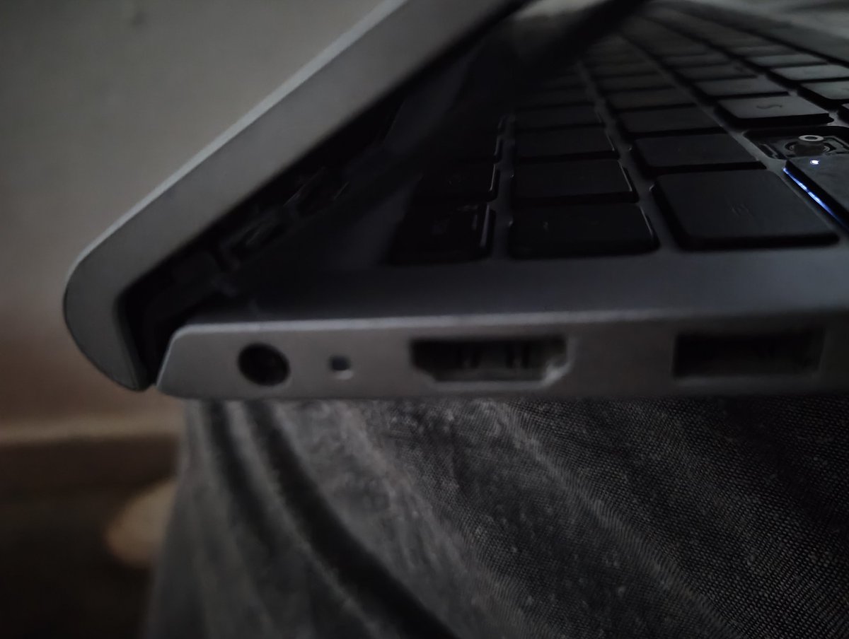 DeepakSG9's tweet photo. @Dell_IN @Dell Nice one guys. I have to pay for this laptop and also I have to pay for the hinges which I never damaged .How is it fair? guys don't buy laptop from dell.Only motive is money right now without quality.Those quality days are done way back #dell #fraud #quality https://t.co/0lQReiAhbN