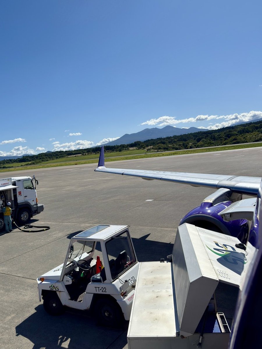 青森空港に到着した #FDAパイロット から写真が届きました👨‍✈️ 9:30
