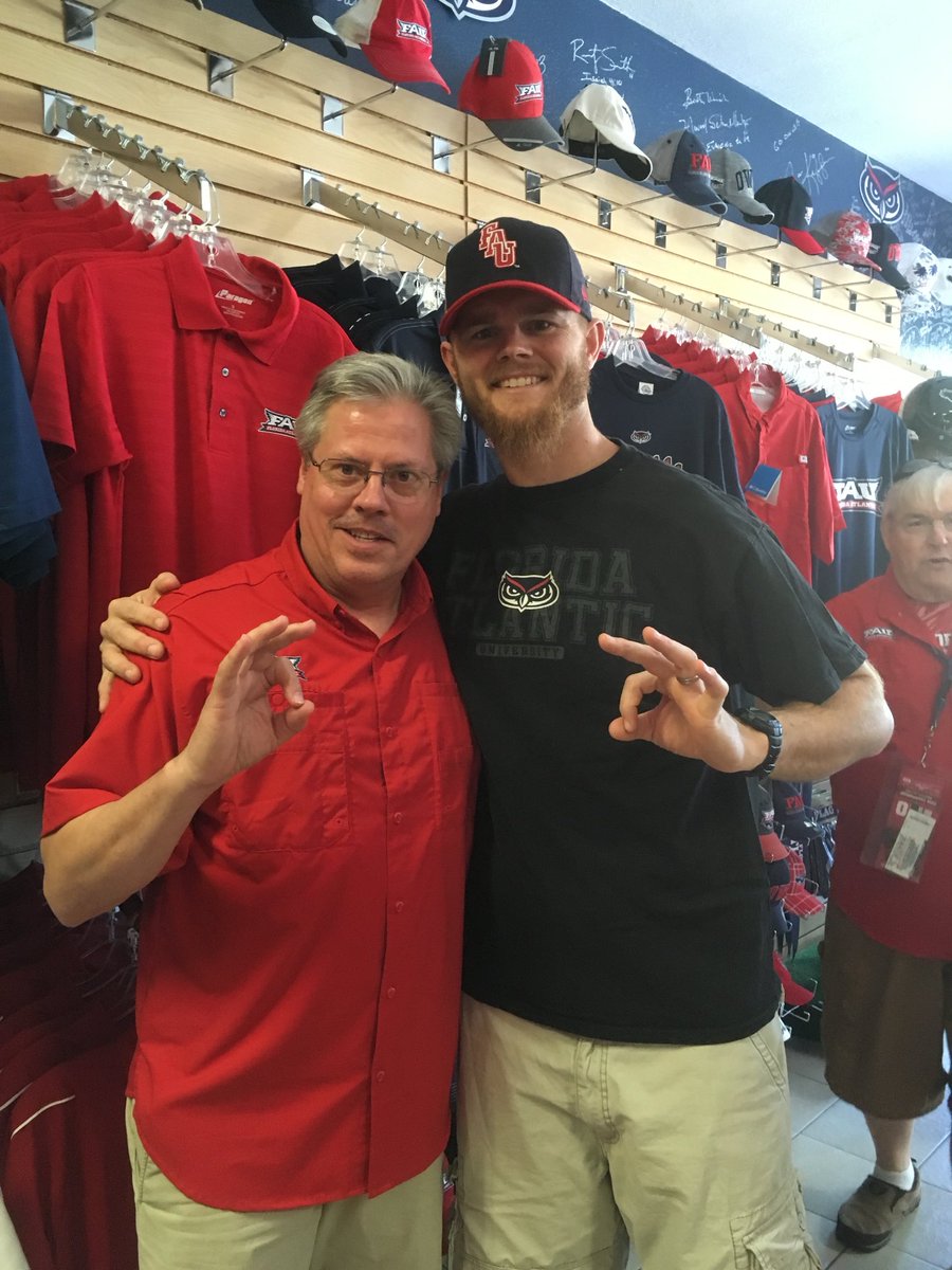 MarkNoll18's tweet image. 25-year celebration. Legend of ⁦@FAUFootball⁩. #FAU. Rusty!