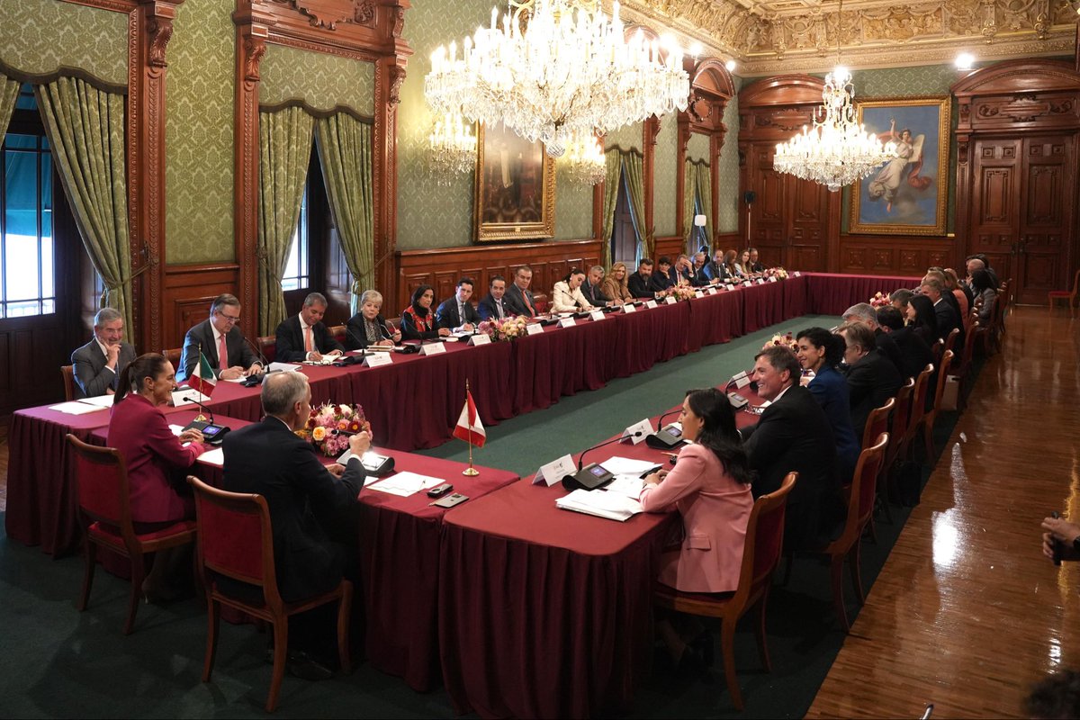 Un gusto acompañar a la presidenta <a href="/Claudiashein/">Claudia Sheinbaum Pardo</a>, junto a colegas de gabinete y el sector privado en la reunión bilateral con el primer ministro de Canadá, <a href="/MarkJCarney/">Mark Carney</a>. Se refuerza nuestra alianza con diálogo y respeto mutuo hacia un futuro sostenible y próspero. 🇲🇽🤝🇨🇦