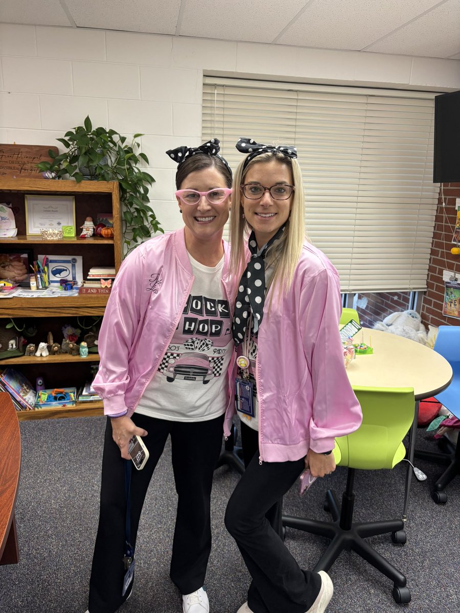 PrassPaxson's tweet photo. Making memories one dance move and ice cream scoop at a time!! #SockHop #IceCreamSocial @KetteringSchls 🕺🏼🍨 https://t.co/lF6BJTU8sf
