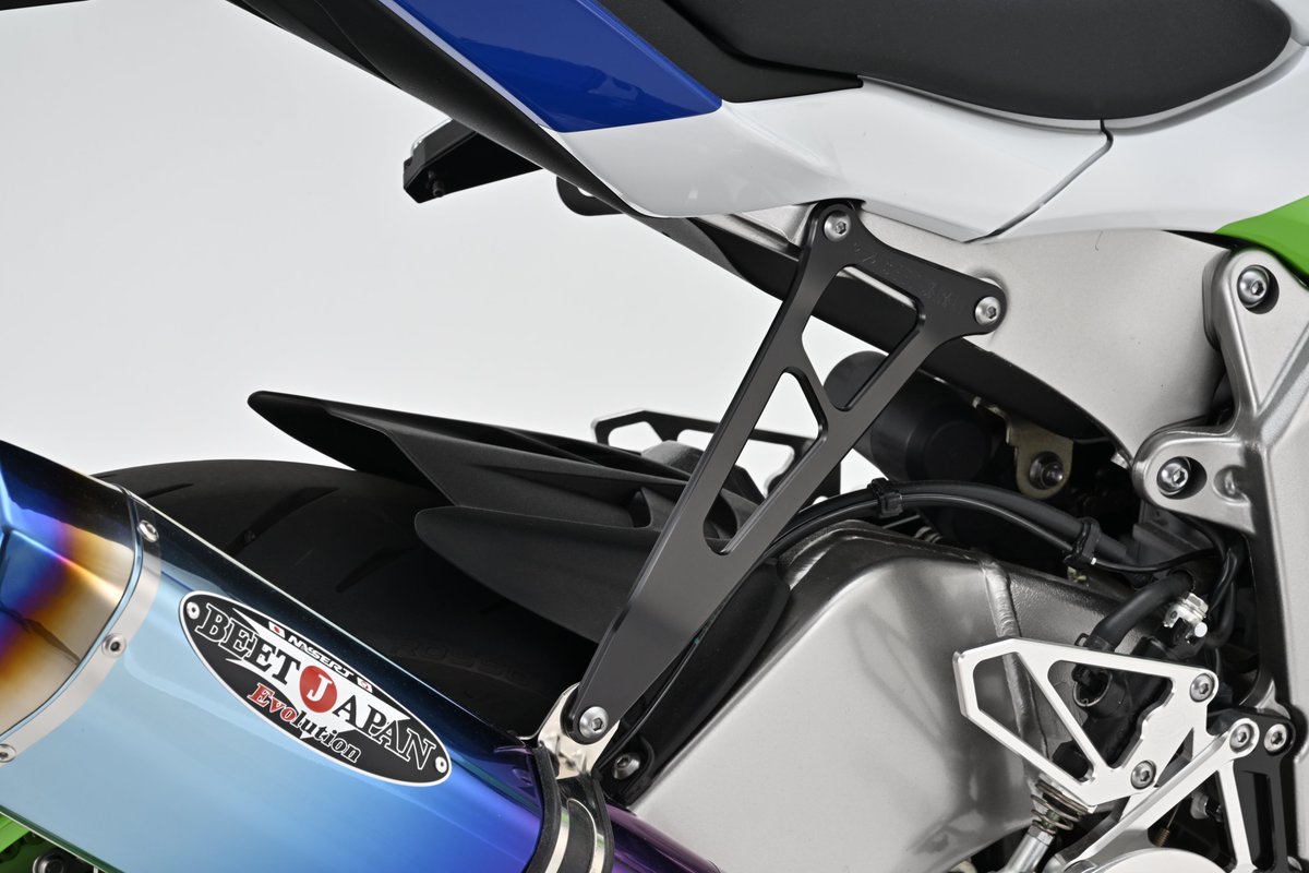 大変お待たせいたしました。 ZX-6R (8BL-ZX636J) 政府認証フルエキ