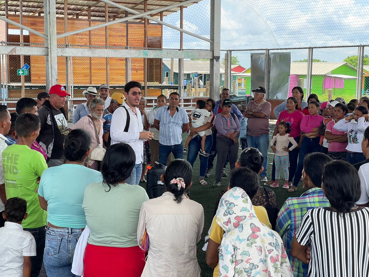 andresgil_docs's tweet image. Hoy socializamos en Nueva Venecia el fallo de primera instancia que ampara a NNAJ: agua, alimentación, salud, mínimo vital y vida digna. Buscamos que la comunidad se apropie de esta decisión hecha por y para ella. 

La dignidad no se mendiga, se conquista.