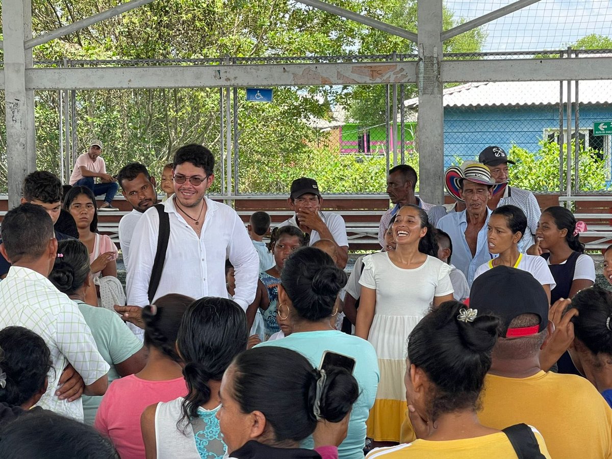 andresgil_docs's tweet image. Hoy socializamos en Nueva Venecia el fallo de primera instancia que ampara a NNAJ: agua, alimentación, salud, mínimo vital y vida digna. Buscamos que la comunidad se apropie de esta decisión hecha por y para ella. 

La dignidad no se mendiga, se conquista.