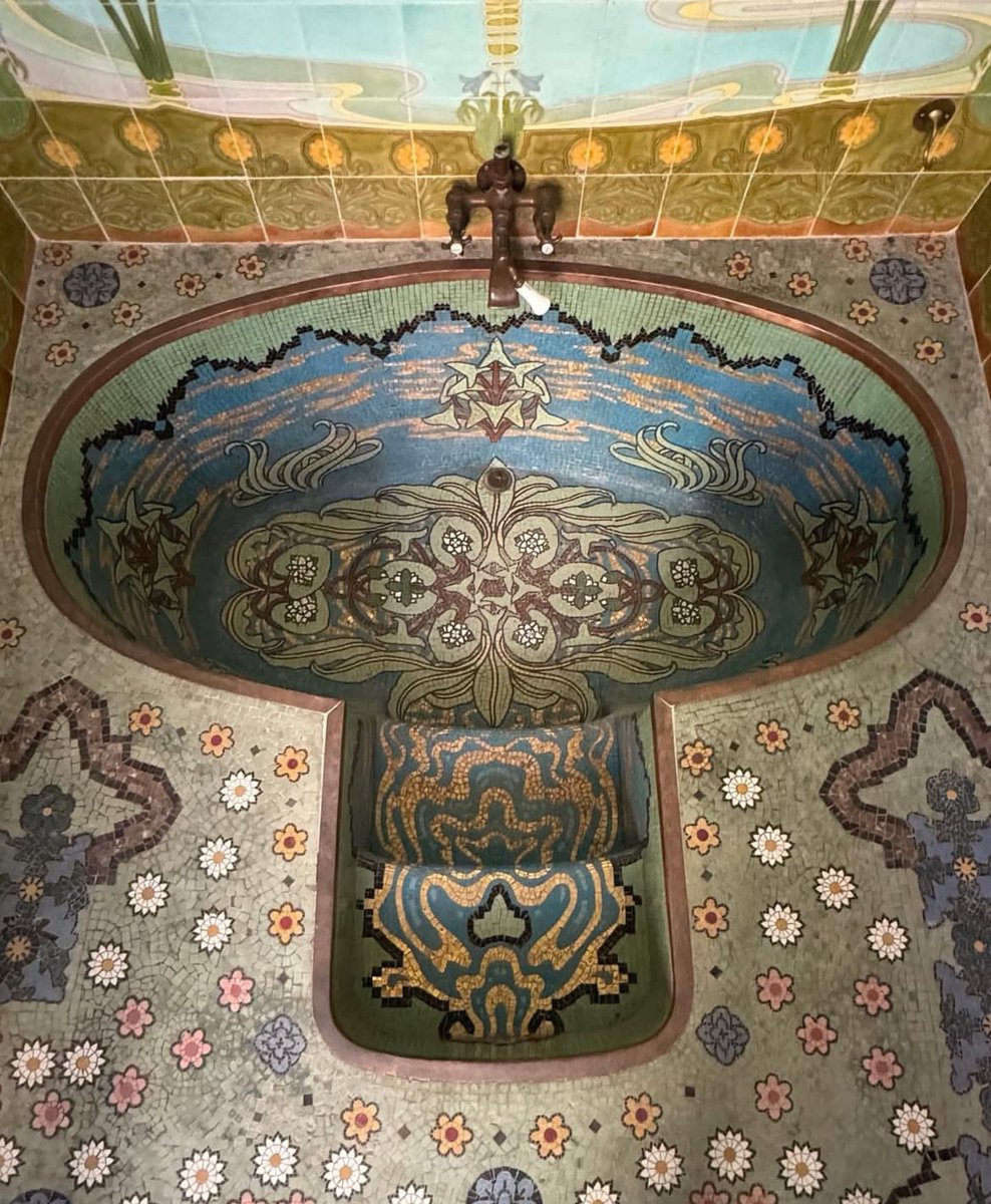 luusssso's tweet photo. The beautiful mosaic bathtub at Chateau Laurens in Agde, France https://t.co/Mmavsyf6X2