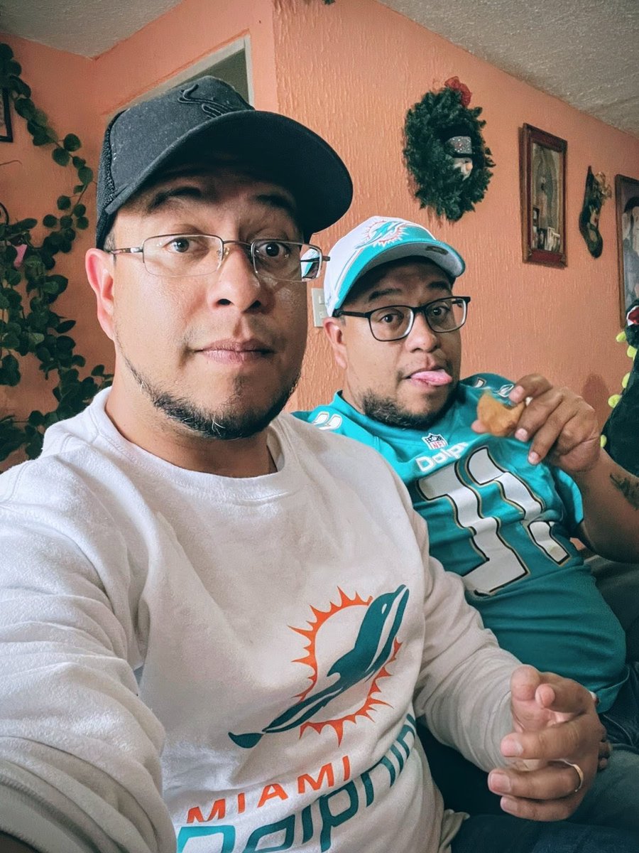 PitufoSax's tweet photo. FinsUp! hoy se gana 🤓🤓 @FOXImpactoNFL #FOXImpactoNFL https://t.co/kvQUDVIJbK