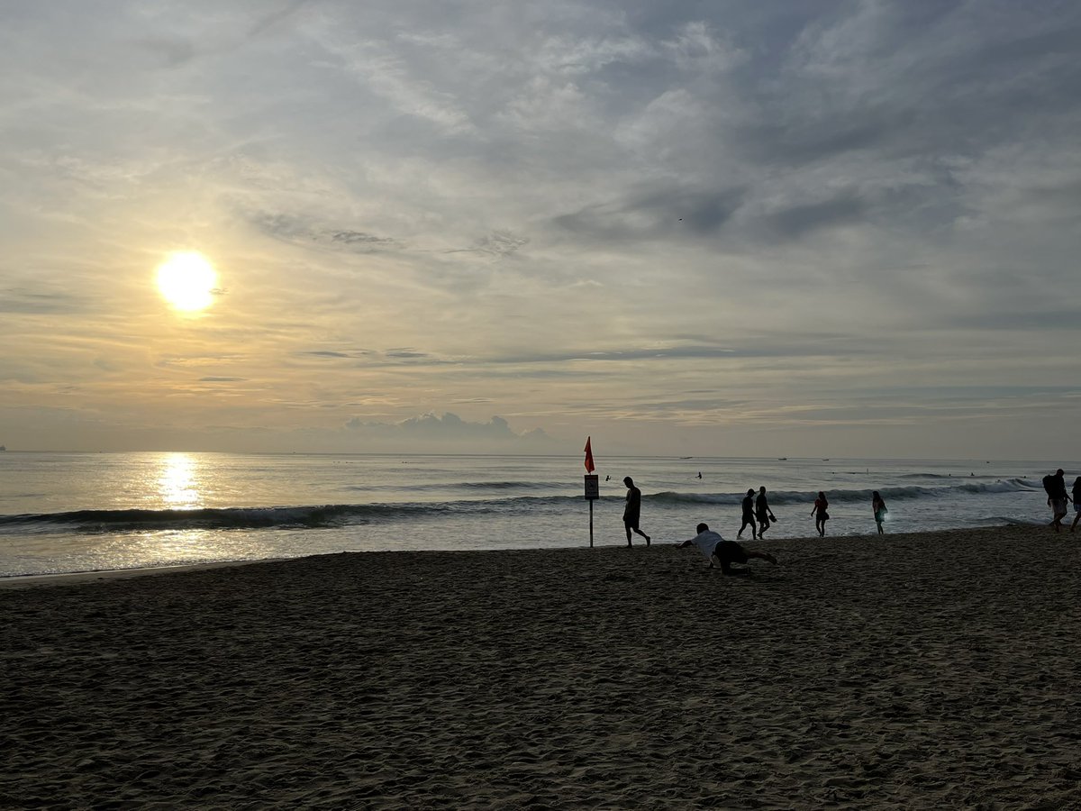 yukyukyukz's tweet image. ミーケビーチ朝散歩