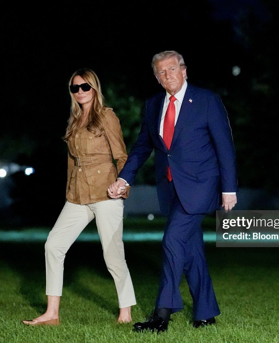 FLOTUS Report (@melaniajtrump) on Twitter photo Theyโre home ๐๐ป๐บ๐ธ Theyโre home ๐๐ป๐บ๐ธ