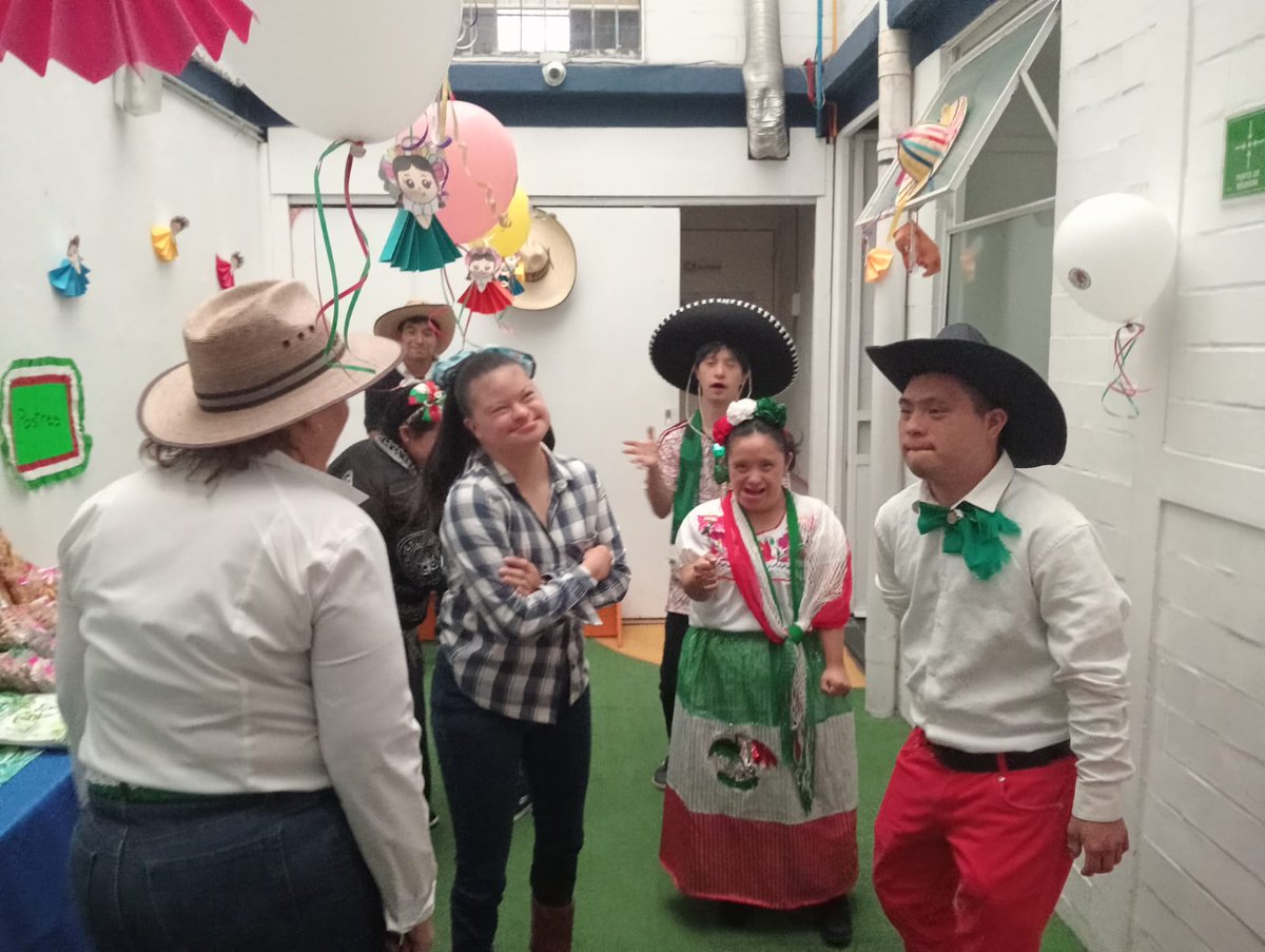ctduca_iap's tweet photo. Con gusto compartimos los mejores momentos de nuestra kermés con motivo del Día de la Independencia, que celebramos en las instalaciones de la Fundación. 
¡Gracias a todos por participar y hacer de este día algo inolvidable! 
#fundacionctduca #mexico #Incluyente https://t.co/hjUOYGXPRK