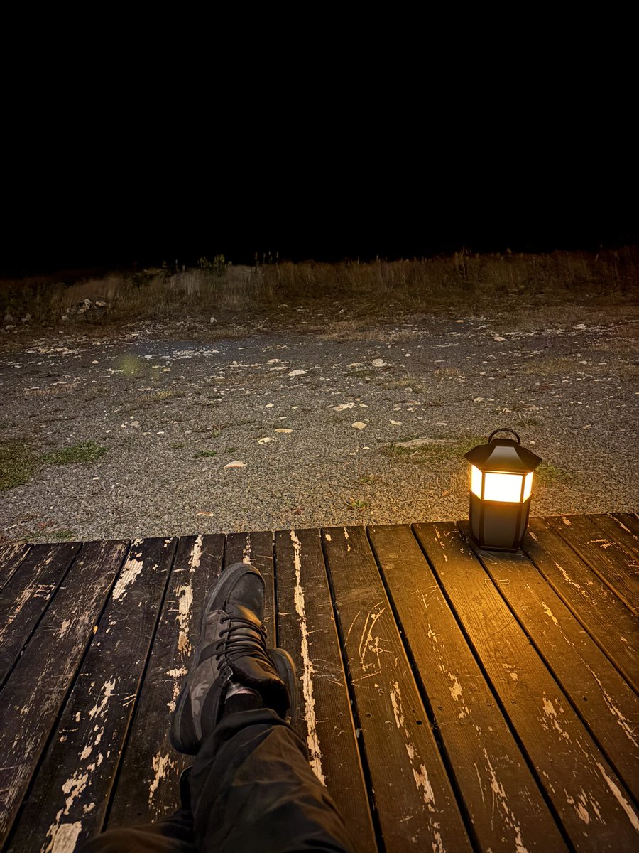 Both of us are enjoying some good tunes and a beverage! Dudes thirsty! 🎶 🍻